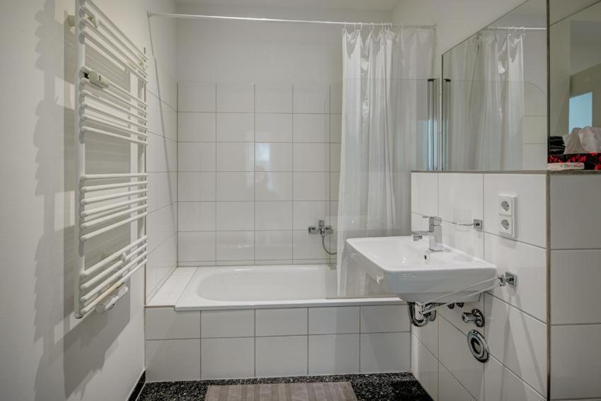 Cozy Modern Apartment With Garden In The Center Next To Oktoberfest München Exteriör bild